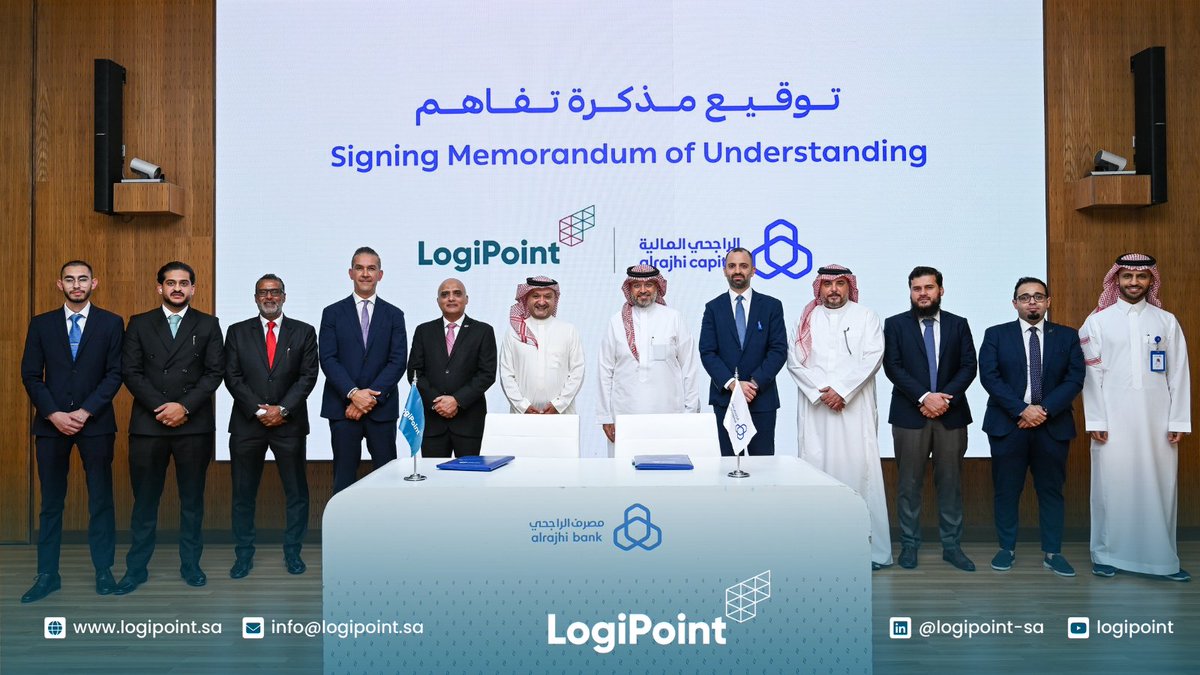 LogiPointSA's tweet photo. وقّعت لوجي بوينت والراجحي المالية مذكرة تفاهم لتأسيس صندوق استثماري مخصص لتطوير مجمع جنوب جدة اللوجستي والصناعي، بقيمة استثمارية تقديرية تبلغ 5 مليارات ريال سعودي.

يقع المشروع بجوار المدينة الصناعية الأولى التابعة للهيئة السعودية للمدن الصناعية ومناطق التقنية «مدن»، ويمتد على مساحة 1.9 مليون متر مربع، ويوفر نحو 1.5 مليون متر مربع من المساحات القابلة للتأجير، تشمل المستودعات الجافة، ومرافق التخزين المبرد والمتحكم في درجات حرارتها، ووحدات الصناعات الخفيفة، وسكن الموظفين، إلى جانب مرافق تُبنى حسب متطلبات المستأجر ومرافق تُطوّر وفق احتياجات السوق.

سيسهم المشروع في دعم النمو الصناعي وتعزيز مكانة المملكة العربية السعودية كمركز لوجستي عالمي، بما يتماشى مع مستهدفات رؤية السعودية 2030.
 
للاطلاع على البيان الصحفي كاملًا: https://t.co/eWJ46lUorB

#LogiPoint #LogisticsRealEstate #IndustrialPark #BuildToSuit #SaudiVision2030