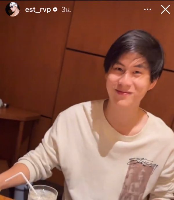 chpprim's tweet photo. คือน้องเอสอ่ะ 🫠🫠🫠 

ไปช่วยขายเสื้อ
ใส่เสื้อกมบ ไปคอน
กดไลค์โพสเชียร์อัพ 
พาไปกินของอร่อย ฯลฯ

เอ้าติ้งปีนู้นก็ .. 
“จะไม่ปล่อยให้วินนี่เหงา”
แสนดี แบบนี้เสมอมาเลย

พาเพื่อนเหมียวไปกินเที่ยวเล่นให้ได้นะหนู https://t.co/FYMLaVimEN