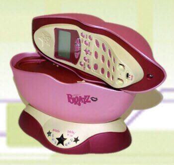 dreamyyarchive's tweet photo. 2000's bratz lip phone https://t.co/yjHOk2R8Qu