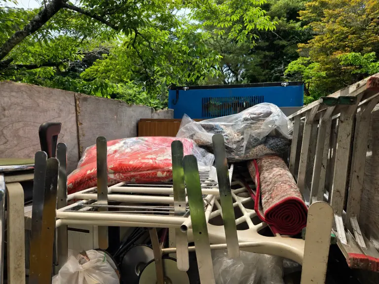 ccshimabara's tweet photo. 🏯島原市霊丘地区での不用品回収事例
足踏みミシン ロッカー ハシゴ 寝具類等 粗大ゴミ処分
https://t.co/epk5HVwe8i
🔵クリーン＆クリア島原☎️0957-73-9967
長崎県島原半島（#雲仙市 #島原市 #南島原市）諫早市 家庭の粗大ごみ 商店 店舗 事業所等の事業ゴミ 産廃等 回収処分等 お気軽にご相談下さい https://t.co/KQTb9h0vq4