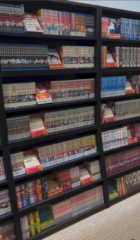 sobial_namba's tweet photo. ソビアル10Fの漫画コーナーを紹介します💥

ご宿泊中のお客様は
どなたでもご利用いただくことができます😀

お部屋でご利用いただくことも可能です📚🤍
漫画で夜更かししちゃいましょう🤩

数多く取り揃えておりますのでぜひご利用ください☺️👏🏻👏🏻
https://t.co/FQud5pHCuh https://t.co/zdomEWVOTG
