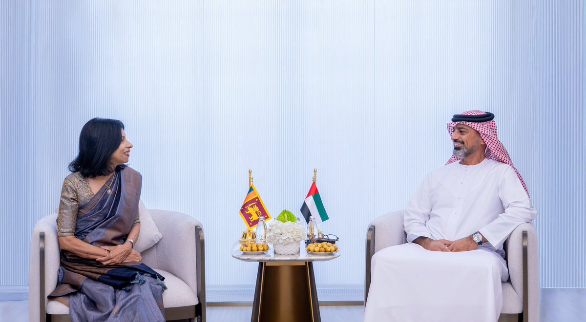 ajammar's tweet photo. استقبلت سعادة أروشا فينوديني كوراي سفيرة جمهورية سريلانكا الديموقراطية الاشتراكية لدى الدولة، وبحثنا العلاقات الثنائية وسبل تعزيزها بما يخدم مصالح البلدين الصديقين. روابط الصداقة وعلاقات الشراكة بين دولة الإمارات وجمهورية سريلانكا تاريخية وقوية، ونؤكد حرصنا على تطويرها بما يحقق تطلعات الشعبين ويفتح آفاقاً جديدة للتعاون في شتى المجالات.
