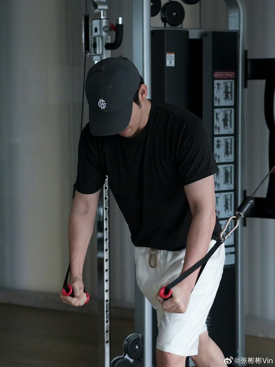 zhangbinbinfan's tweet photo. I came to the gym on an empty stomach today. — Weibo Update https://t.co/5EYcI6HDFu