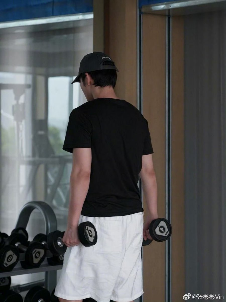 zhangbinbinfan's tweet photo. I came to the gym on an empty stomach today. — Weibo Update https://t.co/5EYcI6HDFu