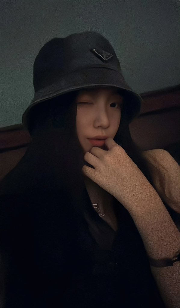 dddddilaraa's tweet photo. 重回怀抱吧 https://t.co/q1SMoMtiXm