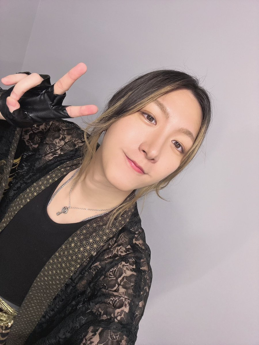 XLAMP_SHiN_'s tweet photo. #カブキHALL ありがと！

ただ楽しかった！
それに尽きるし
それでいいじゃないか！
そんな最幸な瞬間をみんなと共有できて
今日も1日を過ごせたよ、ありがとう！

雀の涙に込めた想いが
たくさんの人に届けばいいな！

今日もおつぴ✌️

セトリ↓
1. from"X"
2.狂炎舞
3. XWORLD
4.未来
MC
5.花焔
6. TAMASHII ONDO！

1.from"X"
2.戦国乱世
3.ホコリ
4.夢魅桜
MC
5.散りゆく花また咲く為に深い眠りに
6.ひらひら
7.雀の涙