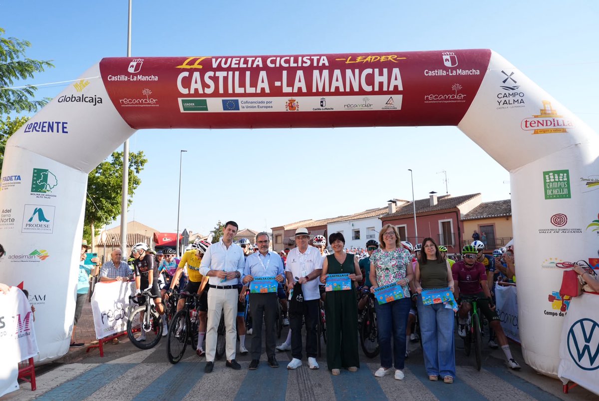 RECAMDER's tweet photo. 😍Nueva jornada para disfrutar del ciclismo y del medio rural.
📍Torre de Juan Abad ha acogido hoy la salida de la tercera etapa masculina de la II Vuelta Ciclista Castilla-La Mancha #LEADER, que discurre por la provincia de Ciudad Real. (+) https://t.co/8NED1DGWr1