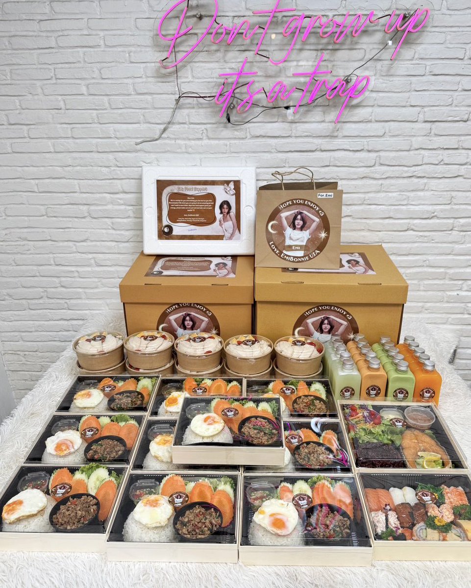 kringklong's tweet photo. 🧡 Thank you so much to @EmiBonnieUSA for your food support order for K.Emi and the team on the filming day ka. 😋🍱🥨

#MoonshadowSeries
꒰ #emiamily | #EmiThasorn ꒱

☎️ Tel. 095-1244644
📱 Line. @Kringklong64
#foodsupport #kringklongfoodbox https://t.co/xCYVTwW9Ea