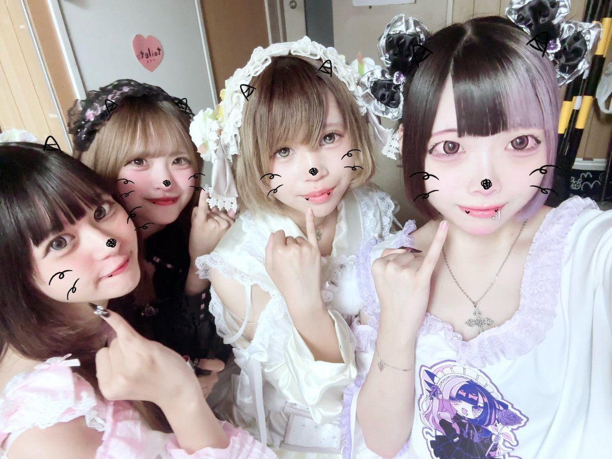 Shizuki_ralu's tweet photo. 18-います！応援団さん来るか不安だよー！19時から昇格式、19時半からるめあ企画ライブです！よろしくお願いします(T_T)(T_T)(T_T)(T_T)
ちなみに髪色紫にした！衣装も見に来てー！！ https://t.co/U85R81eDMs