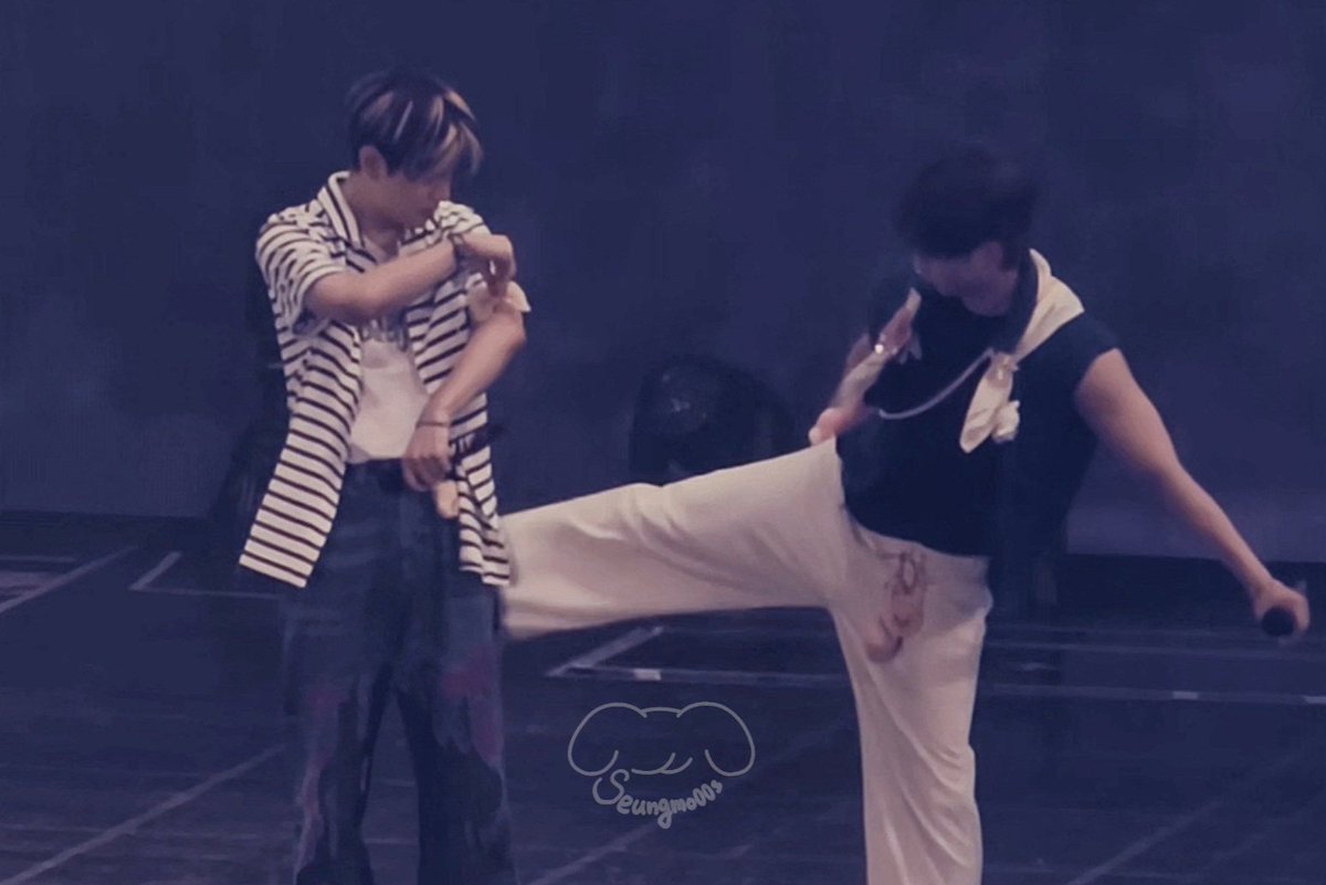 seungmo00s's tweet photo. ちゃんびんさんいつもすんちゃんと遊んでくれてありがとう笑

ᰔᩚ ᕼᗩᑭᑭY ᗷIᖇTᕼᗪᗩY ᑕᕼᗩᑎGᗷIᑎ ᰔᩚ
#HappyChangbinDay
#창빈아_오늘도_따룽해
#OurUltraGeniusChangbin
#StrayKids #스트레이키즈
#창빈 #Changbin https://t.co/lHrgTjnDOY