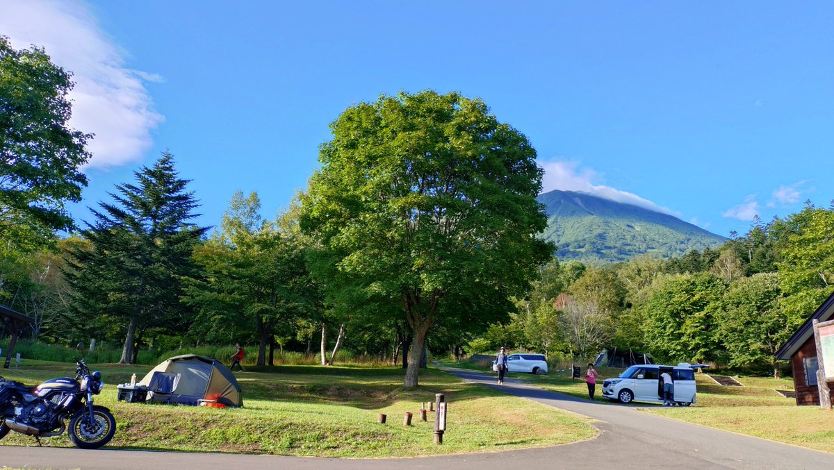 _holo_'s tweet photo. 本日のお宿は真狩キャンプ場、羊蹄山近すぎて逆によく見えないw #北海道ツーリング https://t.co/No6CgibUSF