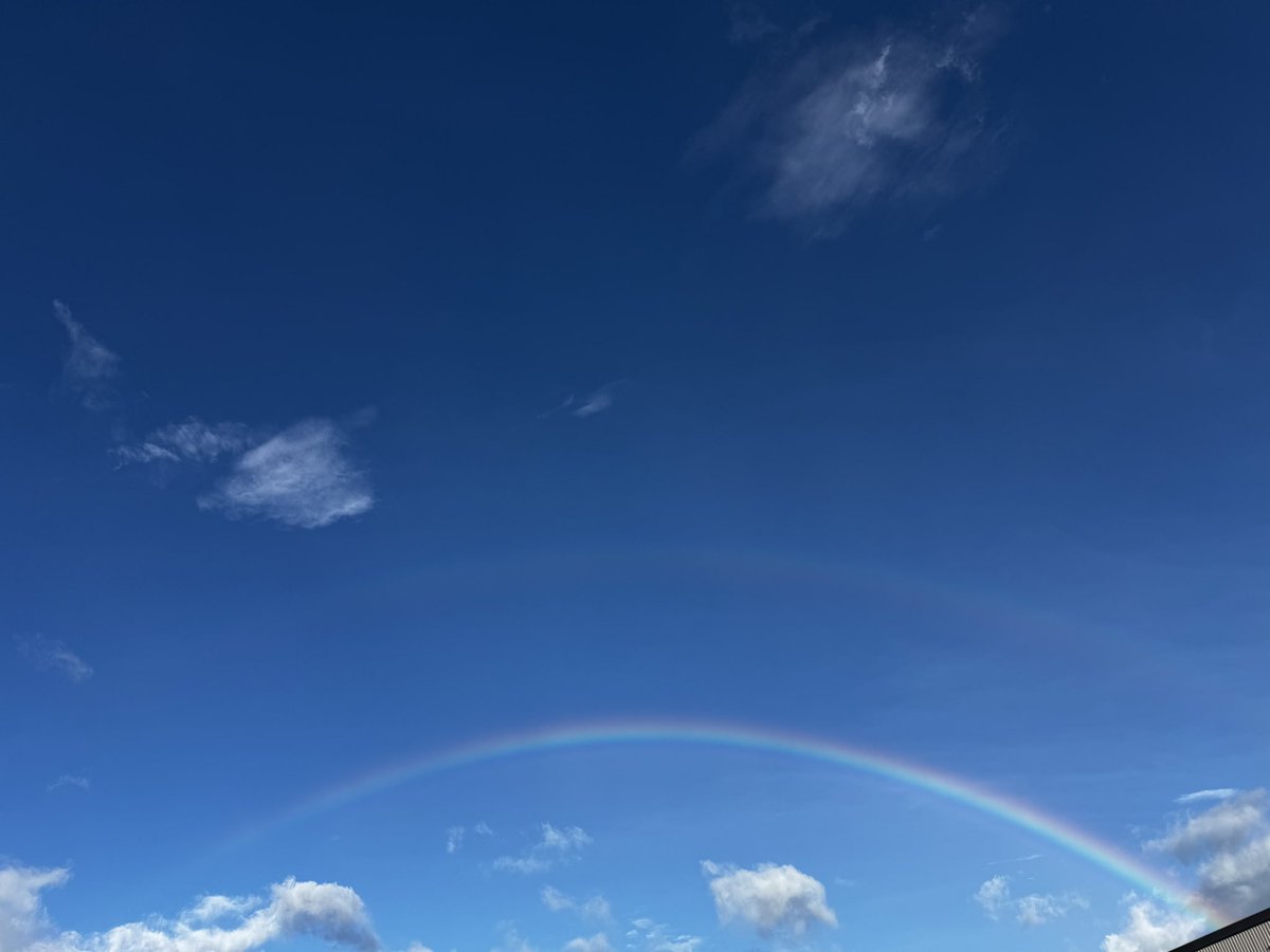 ichiro951's tweet photo. 横手に大きな虹🌈
横手高校野球部と応援団にだね✨

金農と大阪桐蔭の決勝のときは
確か甲子園から虹が見えたんだっけ？

みんなに幸あれ✨
感動から抜け出せません🥺
本当にありがとうございました！ https://t.co/yz3XvhMgYk
