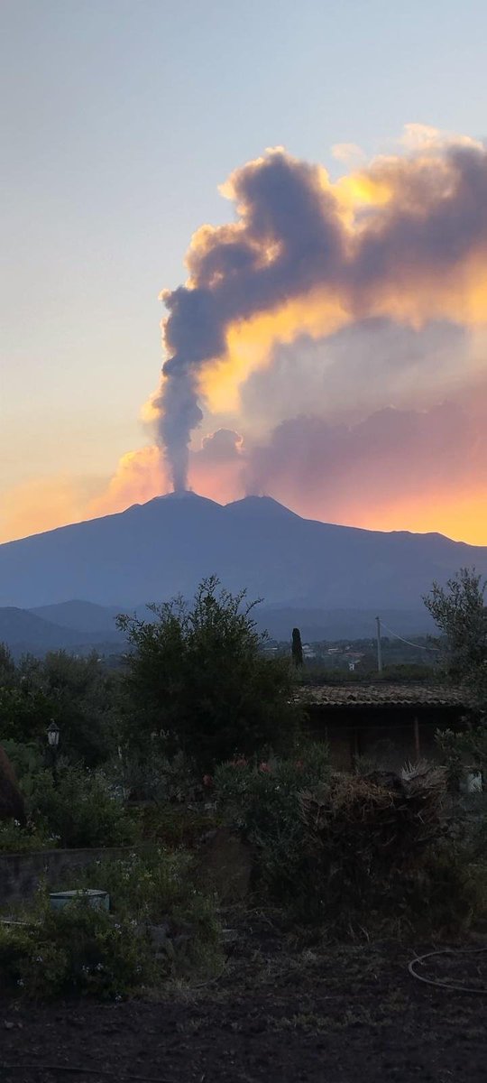 MarcoRagonese's tweet photo. @AuroraFantin E non devi spalare nemmeno cenere vulcanica... https://t.co/tRClKDwiSk