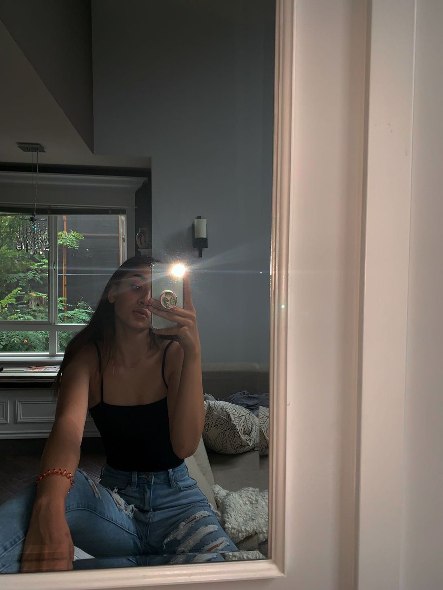 DeborahSteyzjg's tweet photo. OIne thing I’ve realized is that the biggest thing I haven’t fully healed is my desire to be loved not just romantically, but in friendships too. spend a lot of time reflecting on myself and working through things instead of avoiding them. https://t.co/dCwzSJD8ly