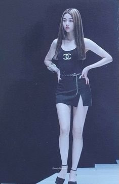 satomiiimi's tweet photo. 骨格クラシックは石原さとみ、ユンジン、沢尻エリカ、三上悠亜かな
骨ストの中では一番ウェーブに近くて上半身が正方形ドーンに見えにくく曲線的なくびれがある。ふくらはぎの外側が直線ではなく弧を描いており片脚全体を引きで見るとIではなくXに近い https://t.co/OWIbSE9844