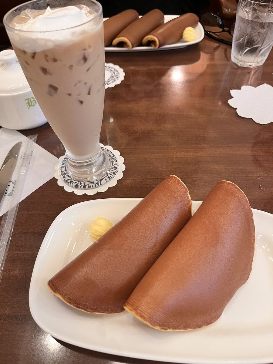 chocoMonster710's tweet photo. お誕生日のお祝いにって焼肉ごちそうしてくれた☺️
途中から写真撮るのも忘れて食べちゃったけどどれも柔らかくくておいしかった！

日頃炭酸飲まないんだけどここのパインスカッシュがおいしかった🍹

完全に食べすぎたから夜は控えよう🍚 https://t.co/suRHUYtnD9