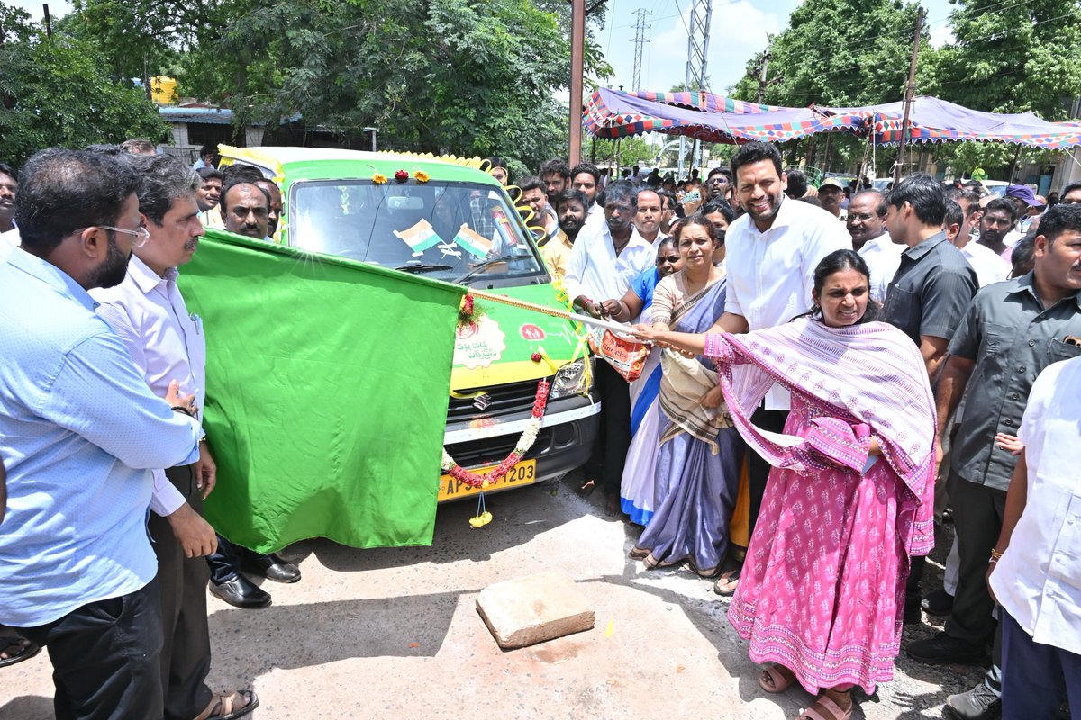 ddipr_knl's tweet photo. 11-08-26-Kurnool-102 Mother and Child Express Ambulance Vehicles were flagged off by Commerce,Industries and Food Processing MinisterT.G.Bharat Gupta,Dist Collector Dr.A.Siri,Panyam MLA Gouru Charitha Reddy at the premises of the local Dist Medical and Health Department office... https://t.co/fqO4XJQ8dH