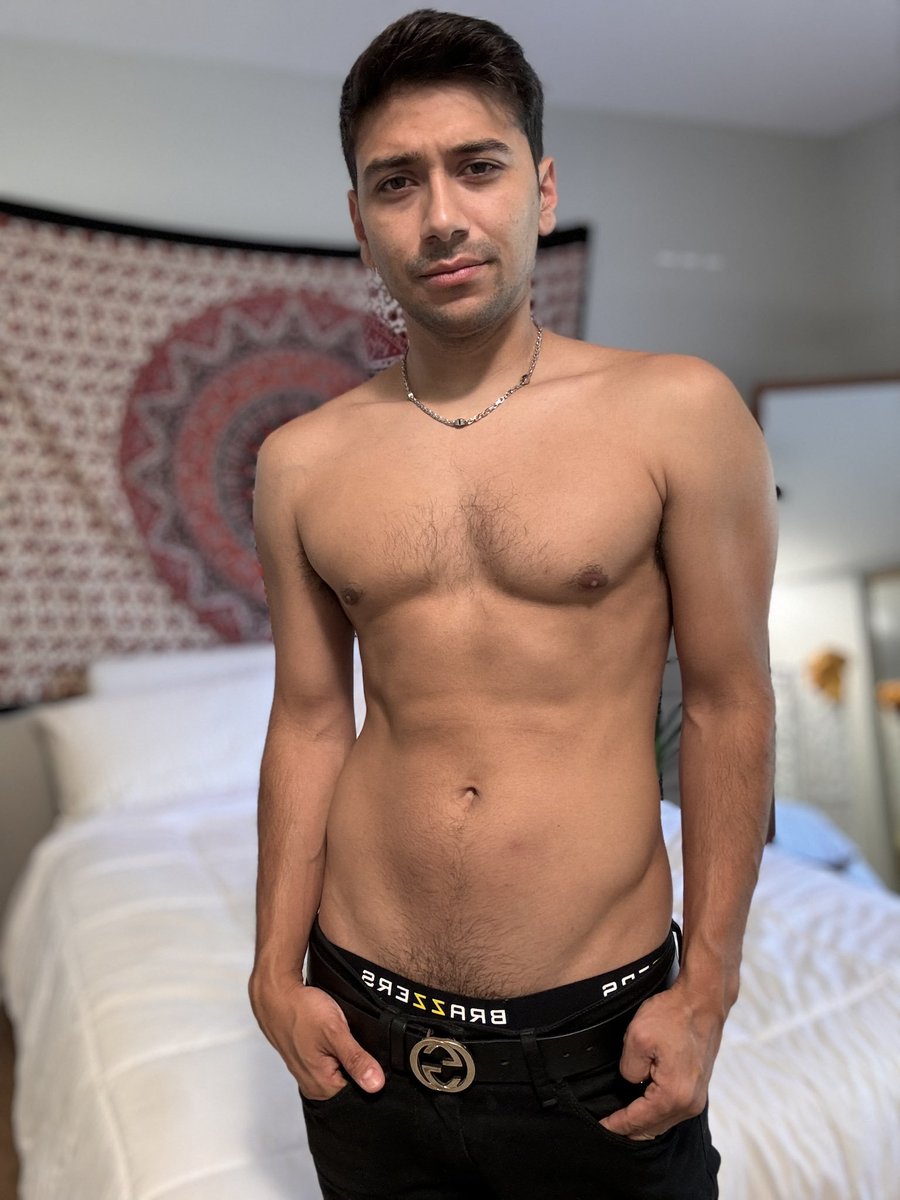 Maxfillsyouone's tweet photo. in a new way? 👀 https://t.co/sNDz3jrY6J