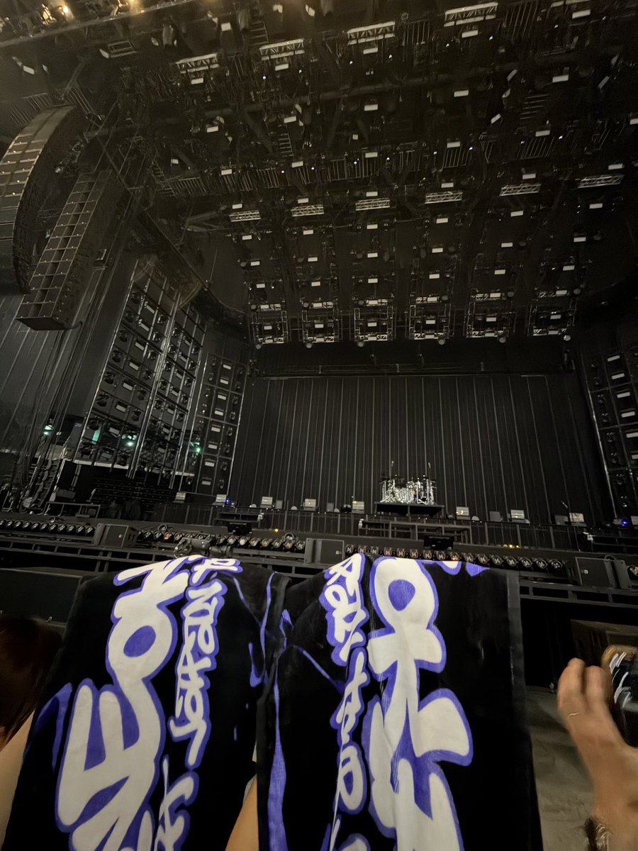 Rei38460261's tweet photo. ワンオク 名古屋 IGアリーナ
A2ブロック

ほぼ最前やばい〜！！楽しみすぎ‼️
ダイバーかかってこい🔥

#ONEOKROCK  #ワンオク https://t.co/hMyjEThBKo