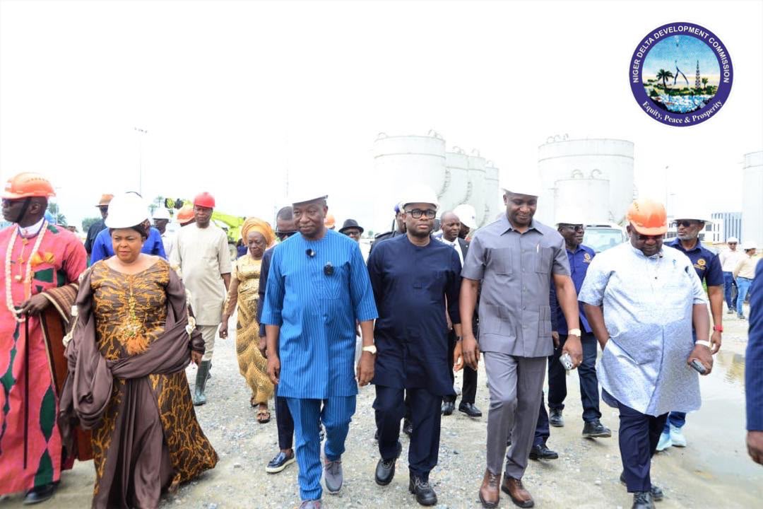 NDDCOnline's tweet photo. MD/CEO NDDC JOINS DIGNITARIES ON INSPECTION TOUR OF AZIKEL REFINERY

The Managing Director/CEO of the Niger Delta Development Commission (NDDC), Chief Samuel Ogbuku, PhD, joined  dignitaries on an inspection tour of the soon-to-be-completed 25,000-barrel-per-day Azikel Refinery at Obunagha in Bayelsa State.

The inspection coincided with the arrival of the Crude Distillation Unit (CDU), a major milestone in the development of the refinery and a critical component in the refining of crude oil into products such as petrol, diesel, kerosene and aviation fuel.

Among  dignitaries present were the  Governor, Senator Douye Diri who was represented by the Deputy Governor Pastor Peter Akpe, Ph.D.; former First Lady of Nigeria, Dr. Patience Jonathan; Chairman, Bayelsa State Council of Traditional Rulers, King Bubaraye Dakolo; Group President, Azikel Group, Dr. Godbless Eruani, CFR; Vice President, Azikel Group, Engr. Presley Asemota; and Dr. Isaac Yalah, among other distinguished guests.

Chief Ogbuku commended Dr. Eruani for his perseverance and commitment to the project, recalling that he attended the groundbreaking ceremony eight years ago. He described the refinery as an inspiration and a potential catalyst for investment, job creation and economic growth in Bayelsa State, urging Bayelsans, particularly the youths, to actively participate in the opportunities it would create.

He also commended the Bayelsa State Government for improving the road infrastructure leading to the refinery and called for continued support for the project.

With a reported investment of $1 billion, the Azikel Refinery is expected to contribute significantly to industrialisation, employment generation and economic development in Bayelsa State and the wider Niger Delta.

NDDC… Making a Difference 

#TellingOurStory
#Beyond25
#MakingaDifference #Transition2Transformation