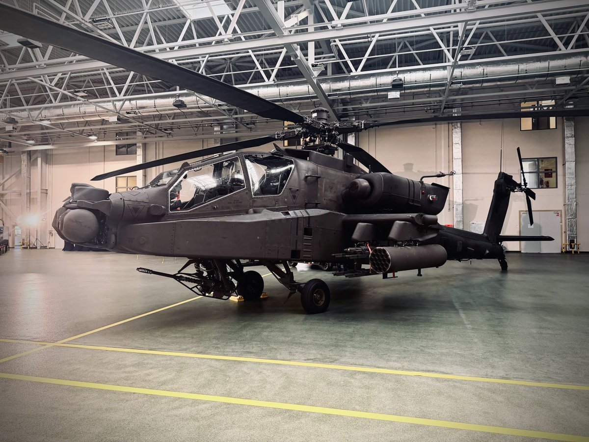 PGZ_pl's tweet photo. 🚁 96 Apache dla Polski z USA. Zaplecze do ich obsługi budujemy w kraju. 🇵🇱

Dzisiejsze umowy są kolejnym elementem większego projektu.
🔧 Boeing + WZL-1 – rozwój zdolności do obsługi, napraw i remontów platformy AH-64E.
👁️ Lockheed Martin + WZL-1 – kompetencje w zakresie obsługi i napraw systemów Gen 4 TADS/PNVS oraz radarów LONGBOW.
⚙️ Boeing + WCBKT – weryfikacja możliwości wykorzystania polskich urządzeń naziemnej obsługi przy Apache.
Po dostarczeniu wszystkich 96 AH-64E Polska będzie drugim największym użytkownikiem Apache na świecie po Stanach Zjednoczonych.

To nie koniec tego procesu. Przed nami umowy wykonawcze z @GeneralElectric. 

💪 Dlatego równie ważne jak zakup śmigłowców jest stworzenie krajowego zaplecza, które będzie wspierało ich eksploatację przez kolejne dekady. My to robimy!