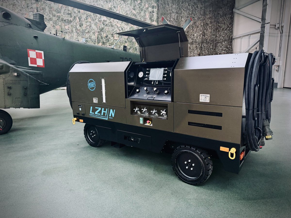 PGZ_pl's tweet photo. 🚁 96 Apache dla Polski z USA. Zaplecze do ich obsługi budujemy w kraju. 🇵🇱

Dzisiejsze umowy są kolejnym elementem większego projektu.
🔧 Boeing + WZL-1 – rozwój zdolności do obsługi, napraw i remontów platformy AH-64E.
👁️ Lockheed Martin + WZL-1 – kompetencje w zakresie obsługi i napraw systemów Gen 4 TADS/PNVS oraz radarów LONGBOW.
⚙️ Boeing + WCBKT – weryfikacja możliwości wykorzystania polskich urządzeń naziemnej obsługi przy Apache.
Po dostarczeniu wszystkich 96 AH-64E Polska będzie drugim największym użytkownikiem Apache na świecie po Stanach Zjednoczonych.

To nie koniec tego procesu. Przed nami umowy wykonawcze z @GeneralElectric. 

💪 Dlatego równie ważne jak zakup śmigłowców jest stworzenie krajowego zaplecza, które będzie wspierało ich eksploatację przez kolejne dekady. My to robimy!
