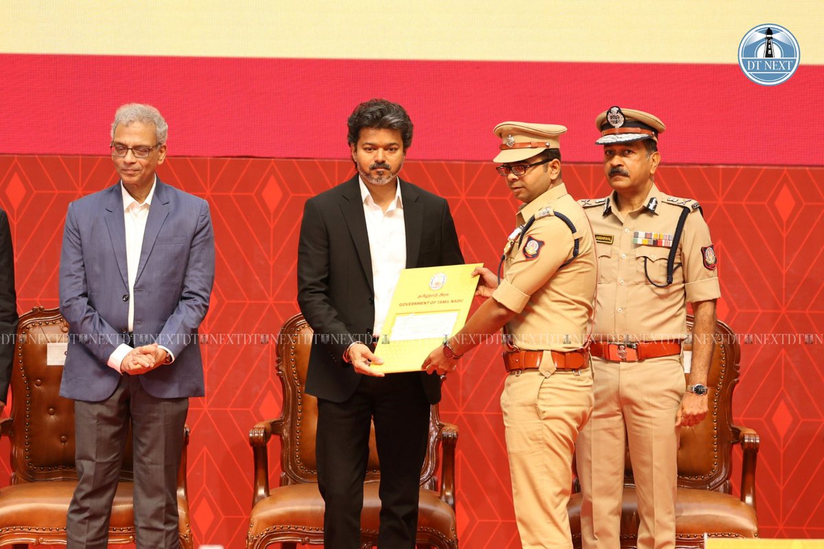 dt_next's tweet photo. #CMVijay led a state-level anti-drug pledge at Presidency College in Chennai on Tuesday (August 11), urging students and the public to help eliminate drug abuse.
📸 @agam_justin
#DTNext #TamilNadu #Chennai #CMVijay #Drug #Event #AntiDrug https://t.co/SvtGIpRCuz