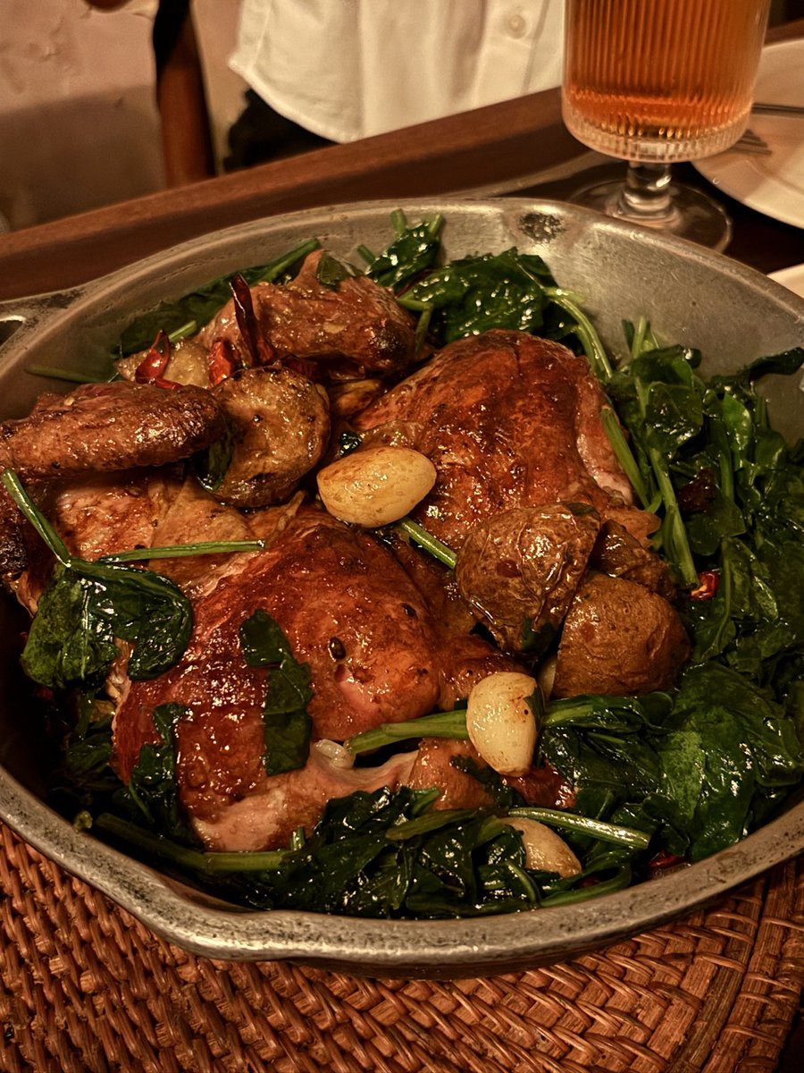 B9oooU's tweet photo. 📍문래 양키통닭
구운 닭 맛있는 거 다 아시조........😍 https://t.co/asFxzfv79L