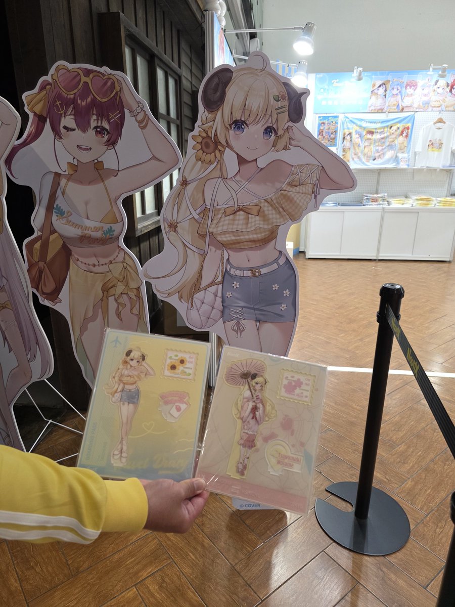 steamed5bread's tweet photo. 春
夏
.....秋👀
#hololive
 #hololiveproduction
 #快閃店
 #盛夏墾丁旅行日記 https://t.co/eRgT6uOoe2