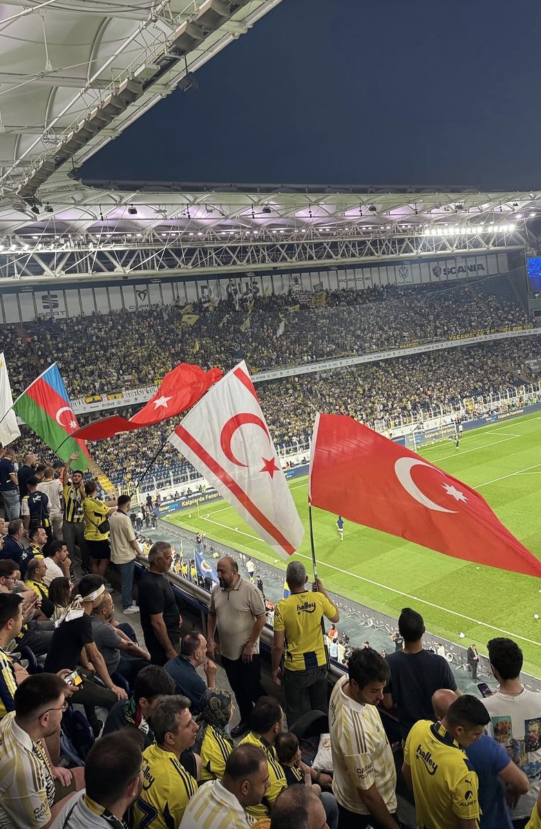 FenerliYazan's tweet photo. Çok şükür Fenerbahçe'liyiz 🤲🏻 https://t.co/sRWXAk2YnO