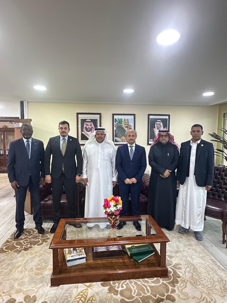 KSAembassyGA's tweet photo. استقبل سعادة السفير/ فراج بن نادر في مكتبه، رئيس المجلس الاقتصادي العربي الأفريقي المستشار/ هاني ابو زيد، والأمين العام للمجلس الدكتور/ وجدي صيرفي، وخلال اللقاء تم استعراض الفرص الاقتصادية والاستثمارية الواعدة في الجابون لاسيما في قطاعات الطاقة والصناعة والمعادن والبنية التحتية والخدمات اللوجيستية، وسبل تشجيع وتنمية الاستثمارات السعودية والعربية في الجمهورية الجابونية.