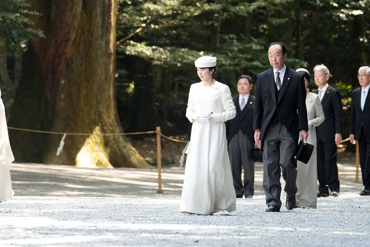 yuki4847m's tweet photo. @Sankei_news 女性天皇の議論を
政治家がサボってきただけだろ

サボったから典範改正をせずに
皇太子不在になり
安倍晋三が皇太子不在を護摩化す
為に前代未聞の立皇嗣の礼をやった　

苦し紛れだ

しかし、皇太子は今も不在だ

立太子の礼をやって
愛子さまを皇太子にするだけ

天皇陛下と上皇陛下に寄り添うだけ https://t.co/zCYXqKgXhK
