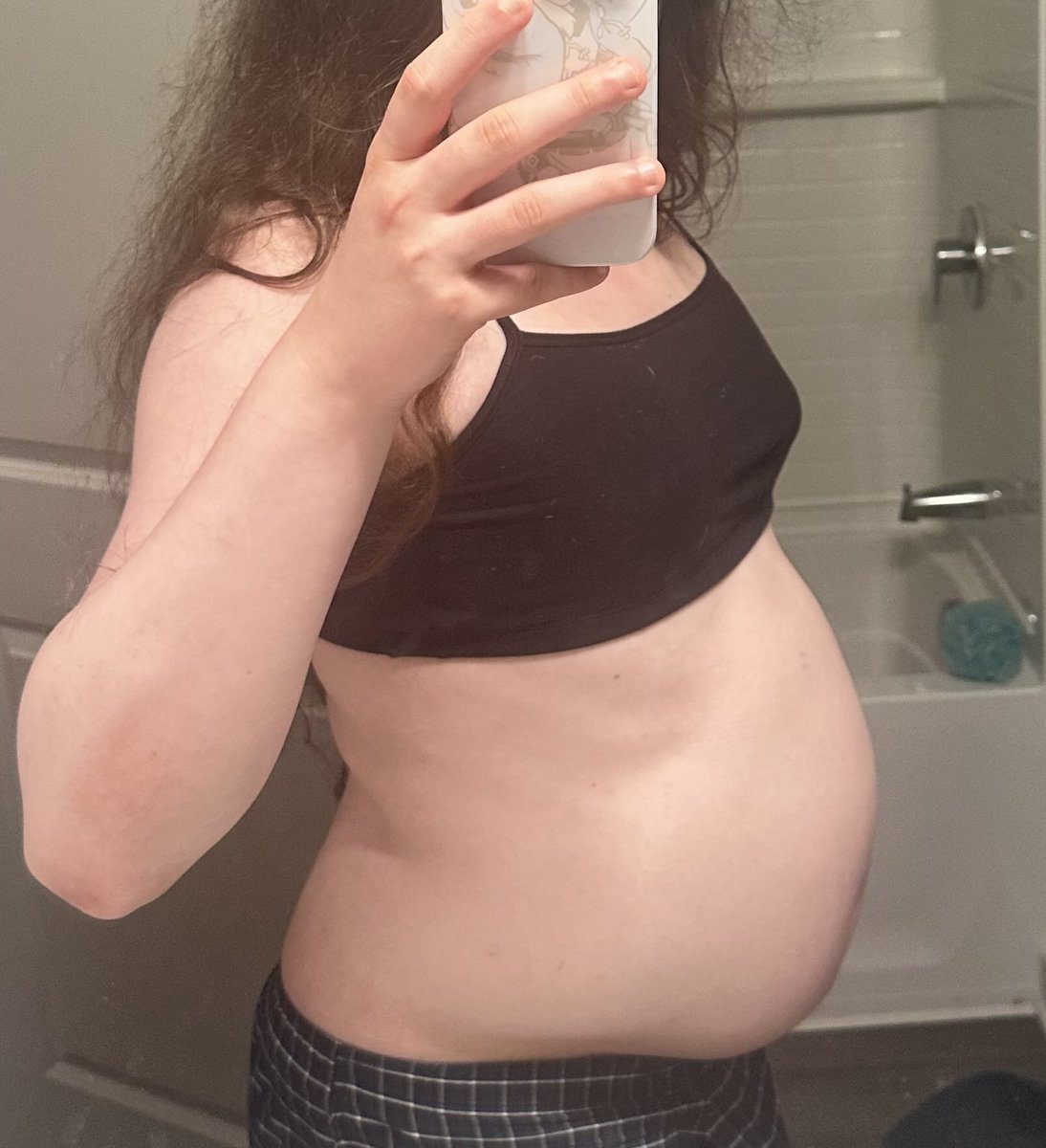 Plush_pig's tweet photo. Two pizzas and a bit of dessert. Feel very full and need to lay down. May try to fit more in once it all settles https://t.co/33lVCuYrYj