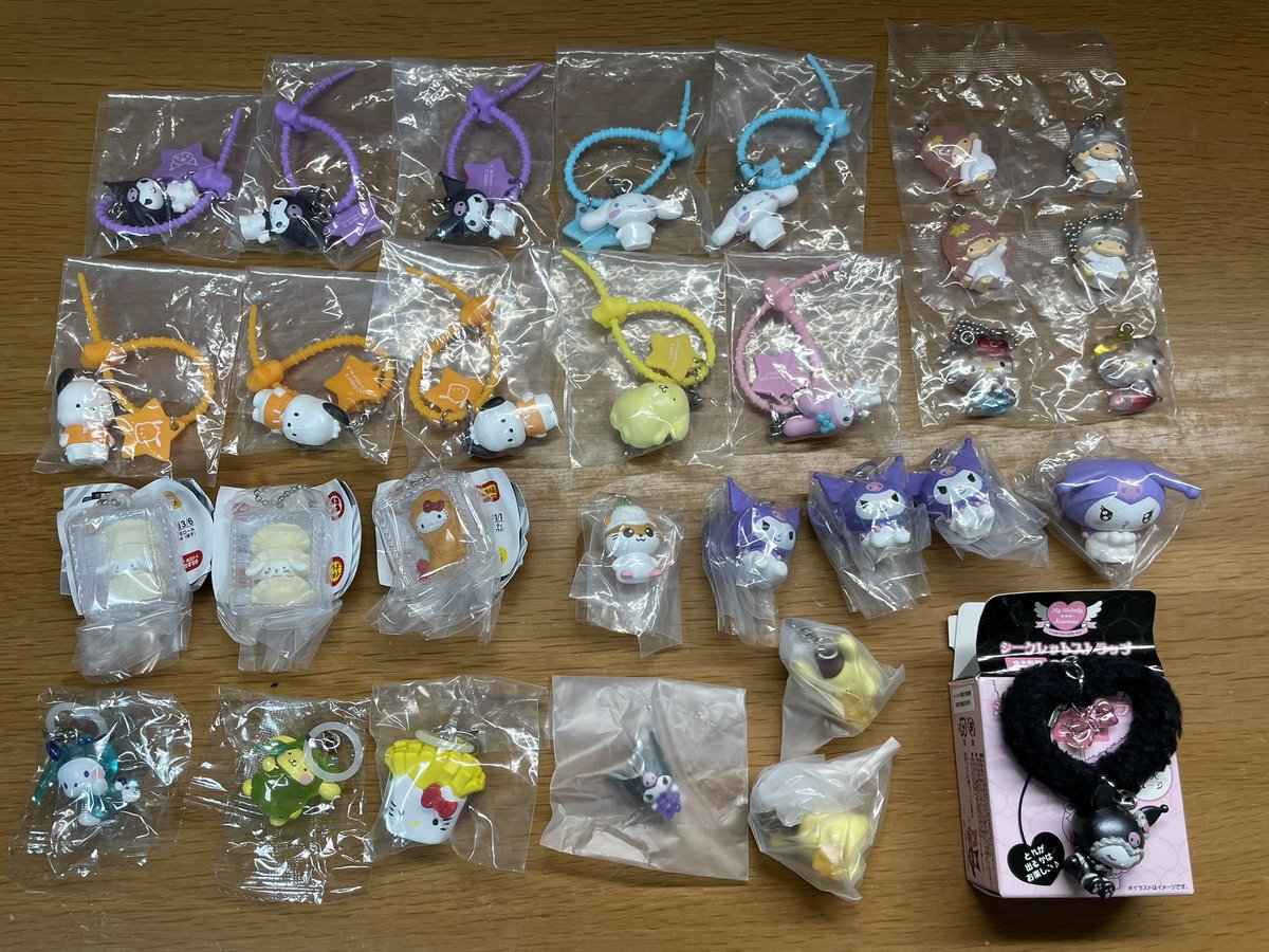 sa60407853's tweet photo. @mogumogubebi 初めまして検索より失礼致します。
ふわスノキティ、mikkoめじるしムースを求めております。
写真の中から交換可能なものはございますでしょうか？
又、難しい場合は買取させて頂くことできますでしょうか？
お忙しいところ恐縮ですがよろしくお願い致します🙇‍♀️ https://t.co/Fp7SzSrqVi