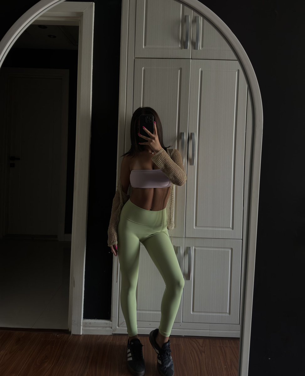 aniitttvv's tweet photo. 🍯 https://t.co/FfNOXn18jS