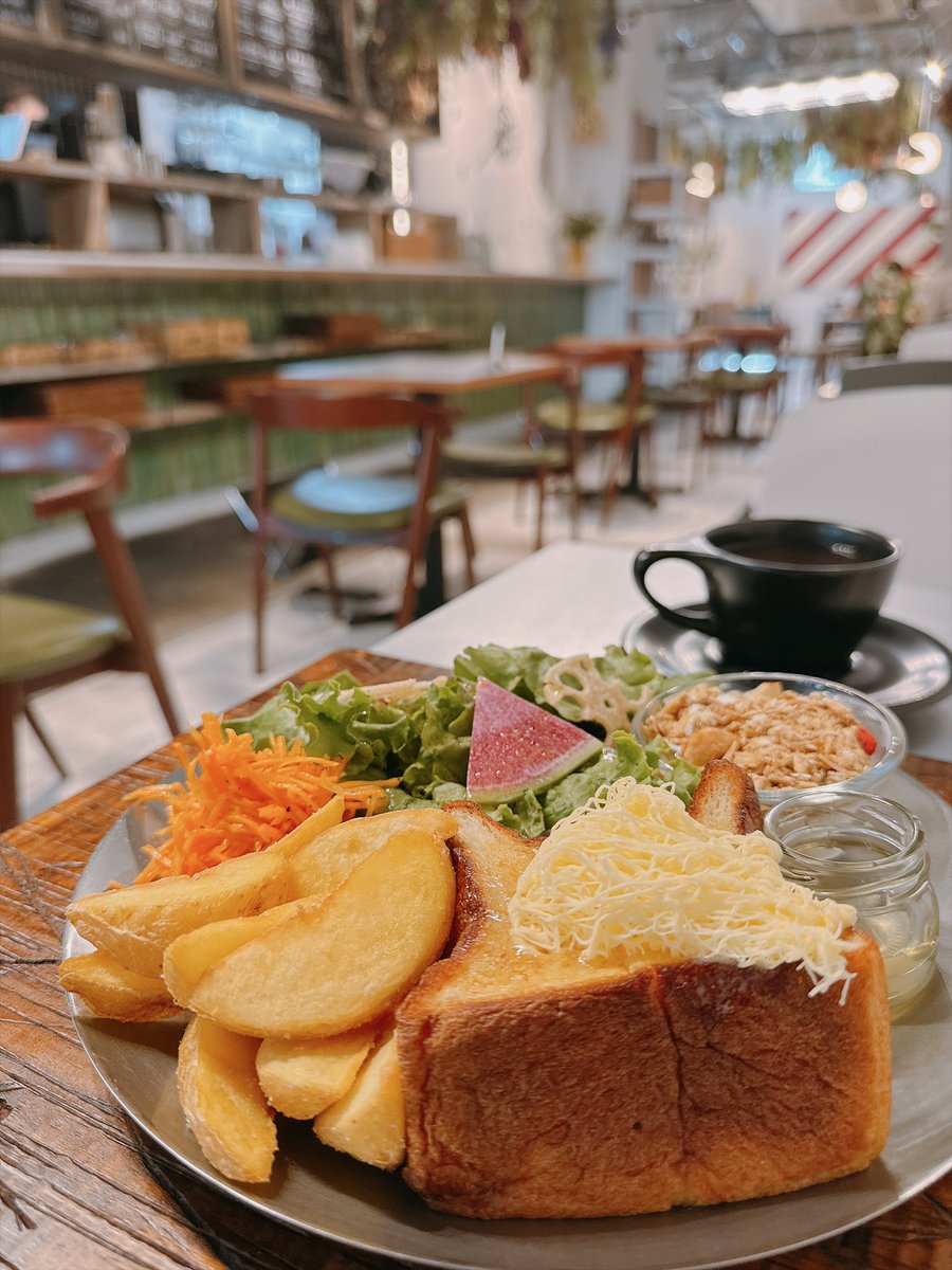 siropau's tweet photo. 群馬パスポート当選！平日限定の引換ながらお盆もOKと昨日受け取ってきました。各都道府県の東京事務所が揃っている場所だったため、もしかして熊本も……あったー！ATM行ってお金おろして義援金もお渡ししてきました。初めて国立国会図書館も行ってきた。夏休み、始めました🍧🌻🍉 https://t.co/6jxgAkbB0h