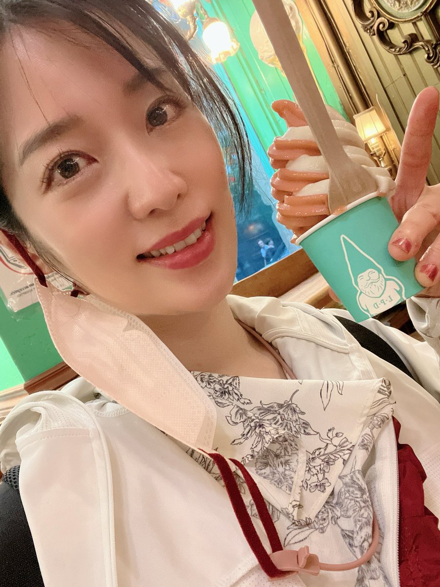 hara_yumi_0121's tweet photo. ちなみに無事に帰国しました✈️
写真もいっぱい撮ったから、整理して載せますね✨
街並みや教会が綺麗で感動しっぱなしでした💕🥹
ベーグルもジェラートもプーティンも美味しかったです💕🤤
今回一緒に行動することが多かった長縄まりあちゃんともたくさん話せて楽しかった☺️ https://t.co/ki7fgmlJWk