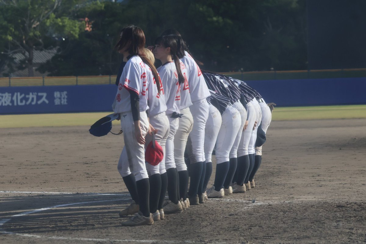 kamashihero's tweet photo. 時間切れのため試合終了。
6-5で敗れました。
沖学園高校さん、対戦ありがとうございました。
沖学園さんに不足のメンバーサポートをしていただいた上でのヒット数は上回ったのですが、あと1本が出ませんでした。
また練習して強くなって再戦お願いいたします。 https://t.co/aUtUHEop0h