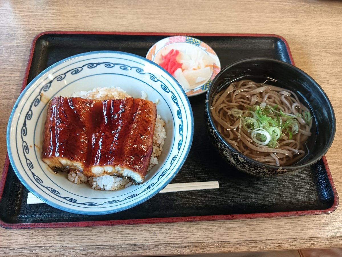 Ver2081074759's tweet photo. 石川県
八幡のすしべん
うなぎ丼セット そば
|ωΦ*)ｺｿｰﾘ･(*´༥`*)ｳﾏｳﾏ https://t.co/vmKI8WS9UX