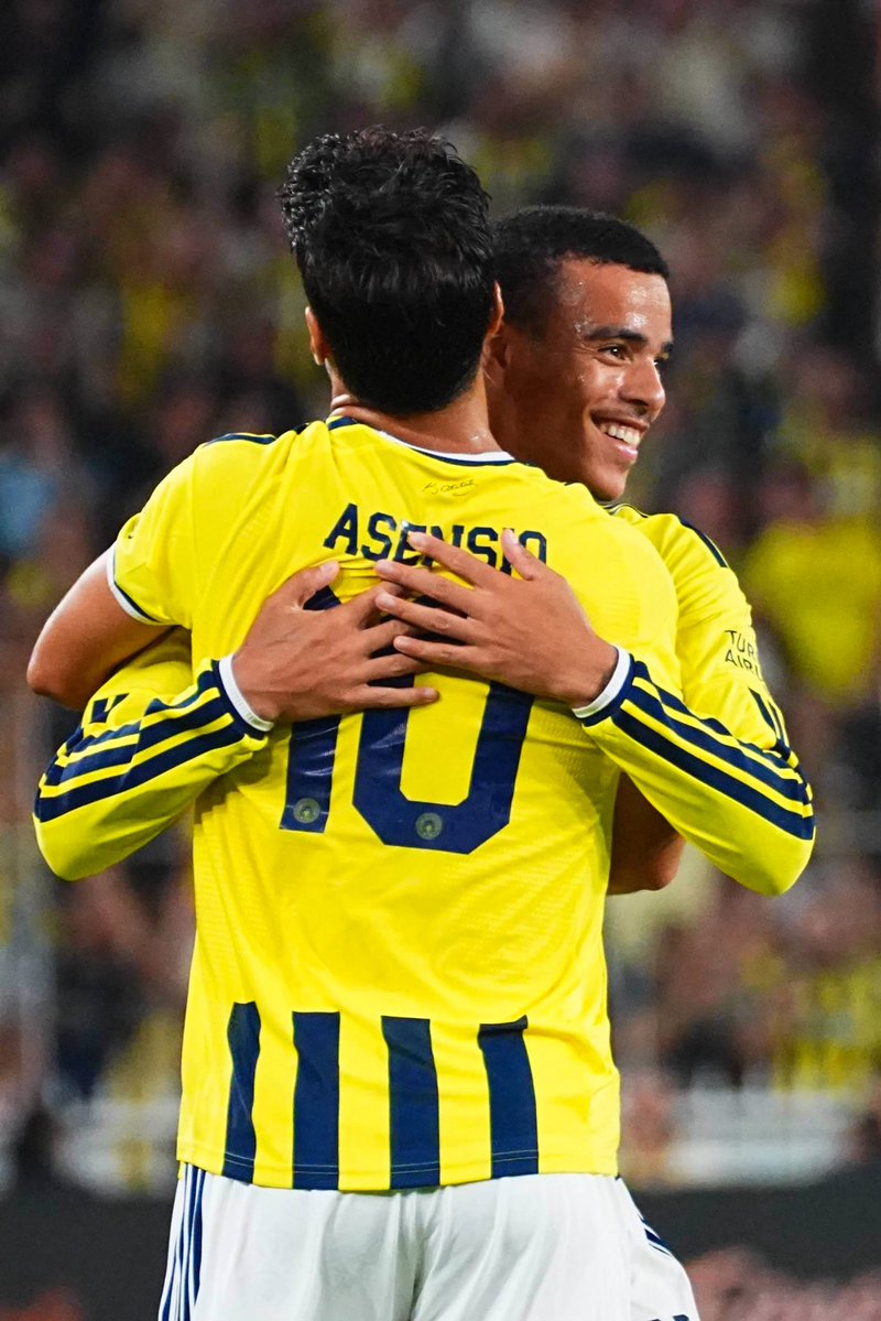 ActuFoot_'s tweet photo. Les noms à retrouver dans l’effectif du Fenerbahçe cette saison 😳💛💙

👇
🇧🇪 Romelu LUKAKU
🏴󠁧󠁢󠁥󠁮󠁧󠁿 Mason GREENWOOD
🇪🇸 Marco ASENSIO
🇫🇷 N’Golo KANTÉ
🇳🇱 Nathan AKÉ
🇧🇷 EDERSON
🇫🇷 Matteo GUENDOUZI
🇸🇰 Milan SKRINIAR
🇵🇹 Nelson SEMEDO
🇽🇰 Vedat MURIQI
🇧🇷 FRED
🇧🇷 TALISCA
🇲🇱 Nene DORGELES
🇫🇷 Sidiki CHÉRIF