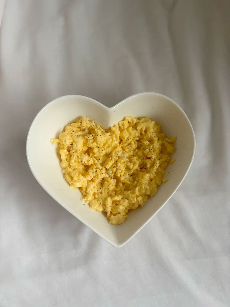 kittydevilx's tweet photo. ᶻ 𝗓 𐰁scrambled egg
• 70-100cal per one egg
• good protein!!!
• however butter and milk can make it higher calorie
• plain boiled eggs r probs a lot better tbf https://t.co/J4BwOmqEPe