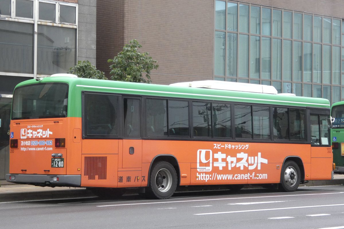 panorama_line's tweet photo. 道南バス200 室蘭200か1280
日野 PKG-KV234N2
26年5月導入 10年式 配置 東営業所
元 京阪バスB-3978
キャネット広告車
高出力+6速MT+ロマンスシート

2026/7 室蘭市内 https://t.co/egseBHawXJ