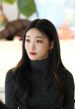 kokojiwon2's tweet photo. 독립운동가의 후손 가수 청하

외할아버지가 독립운동가이자 민주화운동가였지만
청하는 지금까지 집안 이야기를 크게 내세우지 않았음

그래서 많은 사람들이 청하의 외할아버지가 
어떤 인물인지조차 잘 모름

어린 시절부터 미국에서 생활하며 쉽지 않은 환경을 겪었고,
가수의 꿈을 포기하지 않고 결국 솔로 가수로 성공

그리고 자신의 성공으로 가족의 빚까지 대신 갚아주며
가족을 위해 책임지는 모습을 보여줌