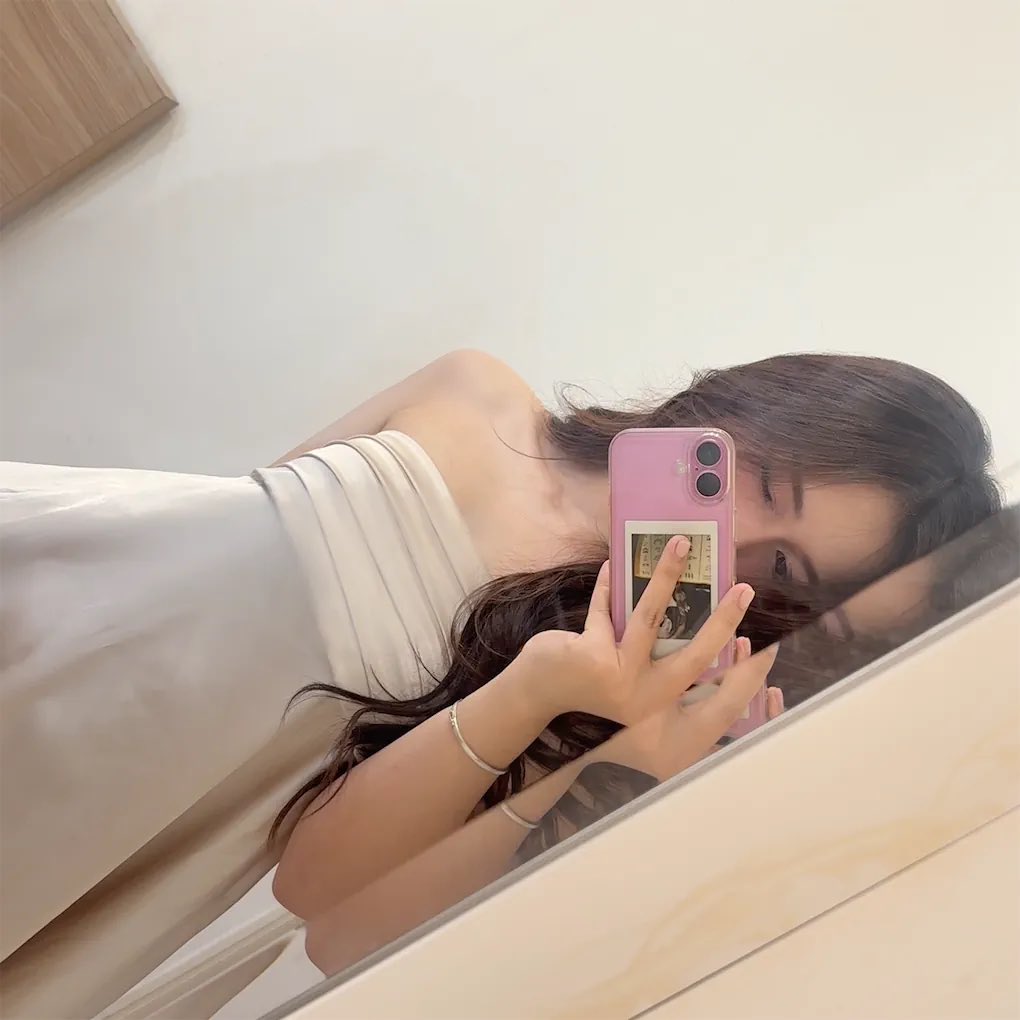 HelleyVi's tweet photo. đống đa làm quen ạaa https://t.co/fgJQbVA9xi