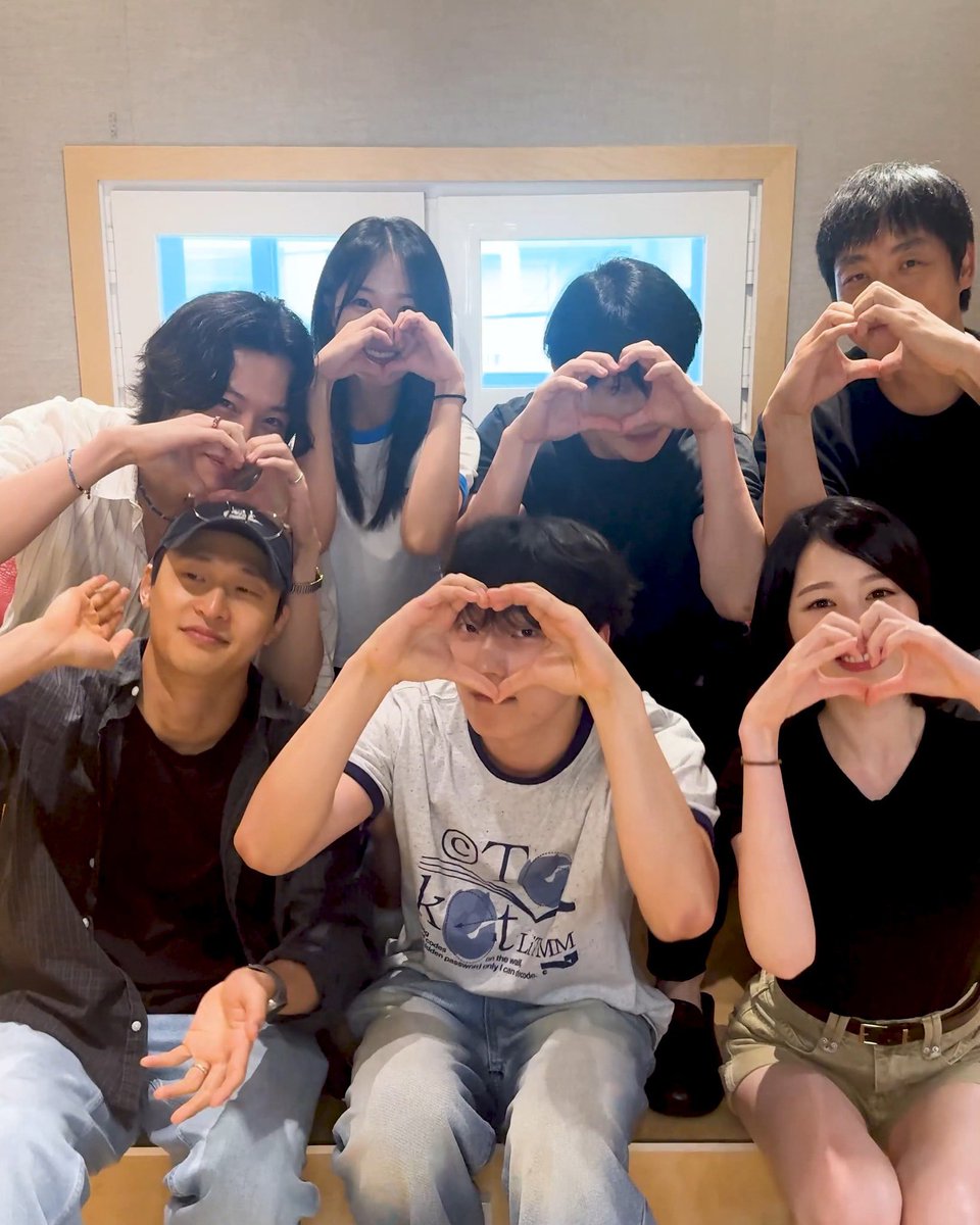 khybase's tweet photo. streets are saying salmokji had a commentary recording on the day they filmed the reels (bickering’s challenge), possibly a blu-ray release https://t.co/BhXurzKCGd