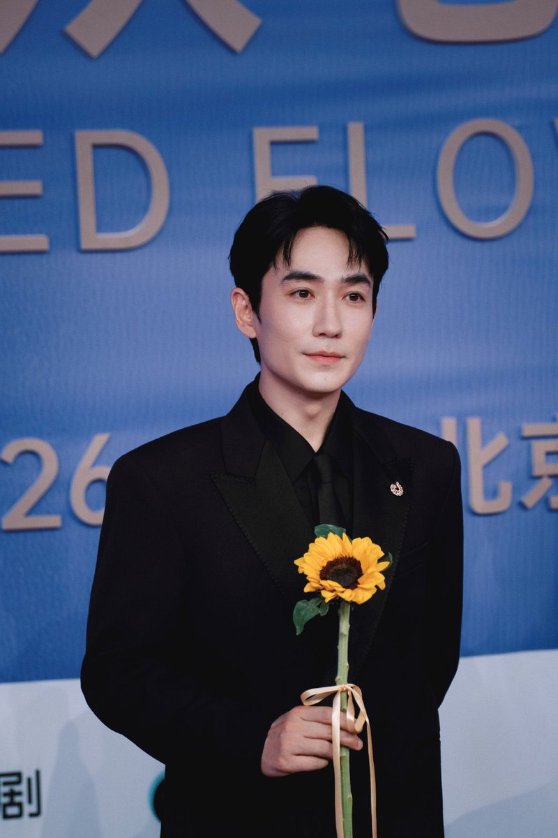 OnlyZhuYiLong's tweet photo. Zhu YiLong Studios post new snaps at the 38th Hundred Flower Awards.

#朱一龙 https://t.co/gubvdGgelO