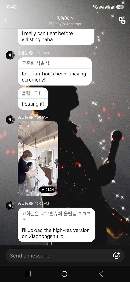 taanzelka1's tweet photo. Yunhyeong shaved Junhoe's head. 
Even though it's just hairdressing, you can see so much love here 🥹 https://t.co/3YY3Nrm62G