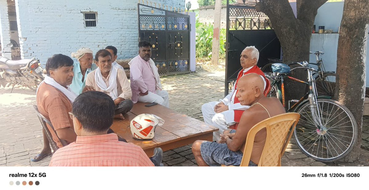 AkhileshPSingh's tweet photo. रूद्रपुर के करमेल निवासी कौशल निषाद के बेटे अभिषेक यूक्रेन मिसाइल हमले में शहीद हो गये थे 
ग्राम भृगुसरी के लालदेव निषाद जिनकी ओमान में हार्ट अटैक से मृत्यु हो गई ।हरेंद्र सिंह रेल से कट के मृत्यु होने,
छपौली के सुनील पटेल की माता जी के देहावसान पर परिजनों से मुलाकात किया। https://t.co/VNol6mEBvk
