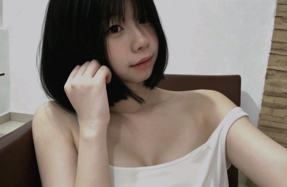 tinaa_zw_'s tweet photo. 有小哥哥可以认识聊天嘛 无聊🌝 https://t.co/PsrMjevSdv