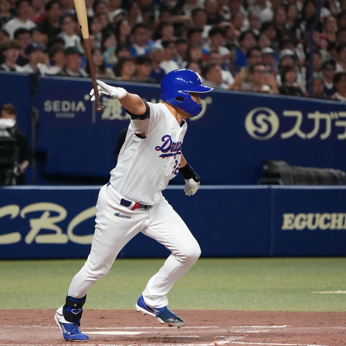 DragonsOfficial's tweet photo. ／
＃JERAセ・リーグ 速報⚾️
＼
中５ー２デ
本日の ＃月間JERAセ・リーグAWARD ノミネート選手はこちら✋
６回を投げ２失点で勝利投手となり８勝目、打っては２打点の活躍を見せた ＃大野雄大 投手です。
ノミネート選手はこちら　https://t.co/6Kn01LI5EQ
JERA協賛特設ページ　https://t.co/n6PQVjXFpk
#JERA 　#灯セ
#どらほー